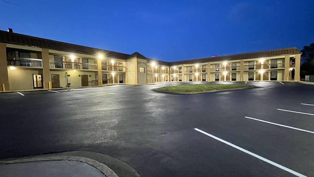 Days Inn By Wyndham Oak Grove/Ft. Campbell Εξωτερικό φωτογραφία