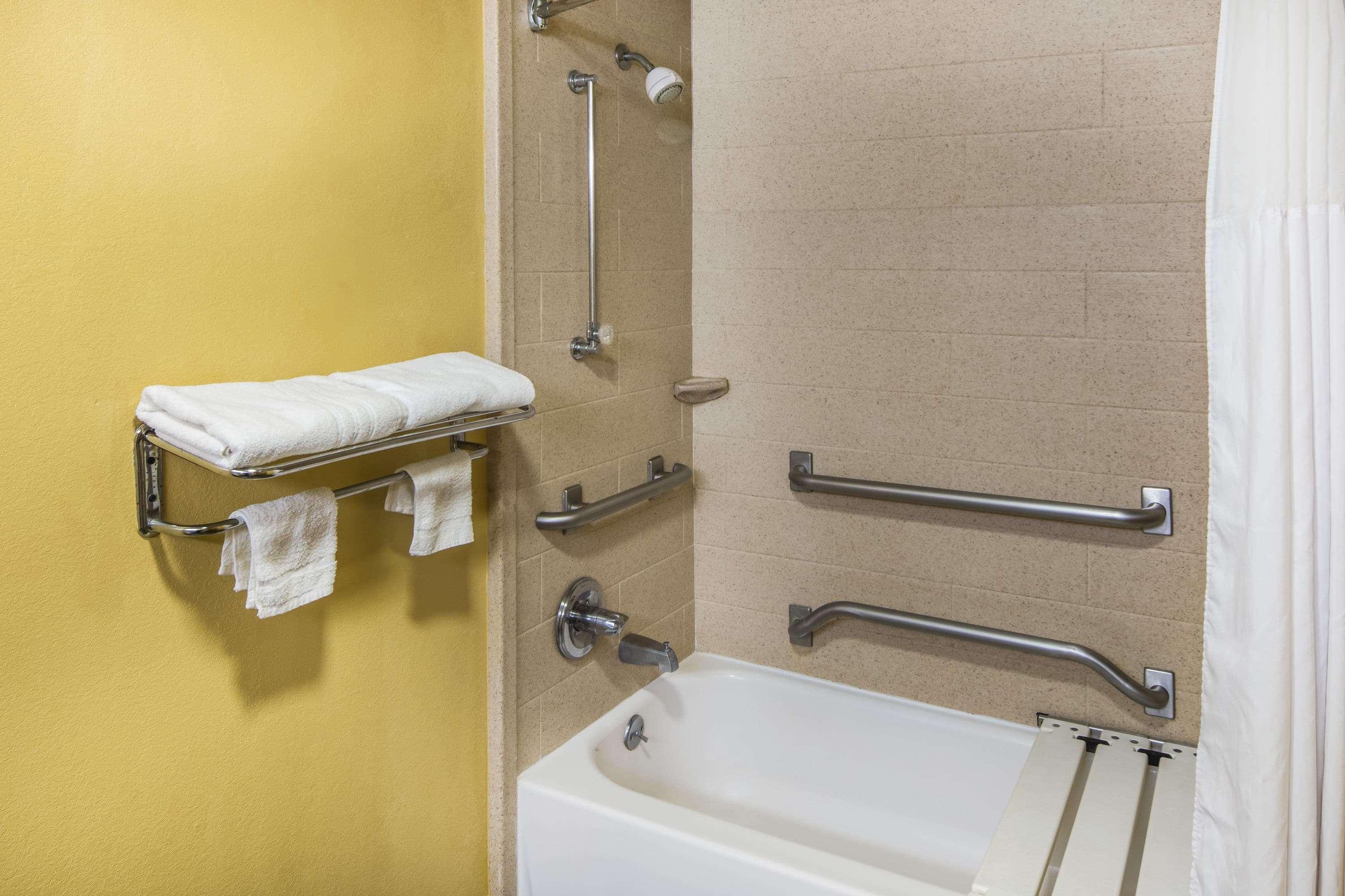 Days Inn By Wyndham Oak Grove/Ft. Campbell Εξωτερικό φωτογραφία