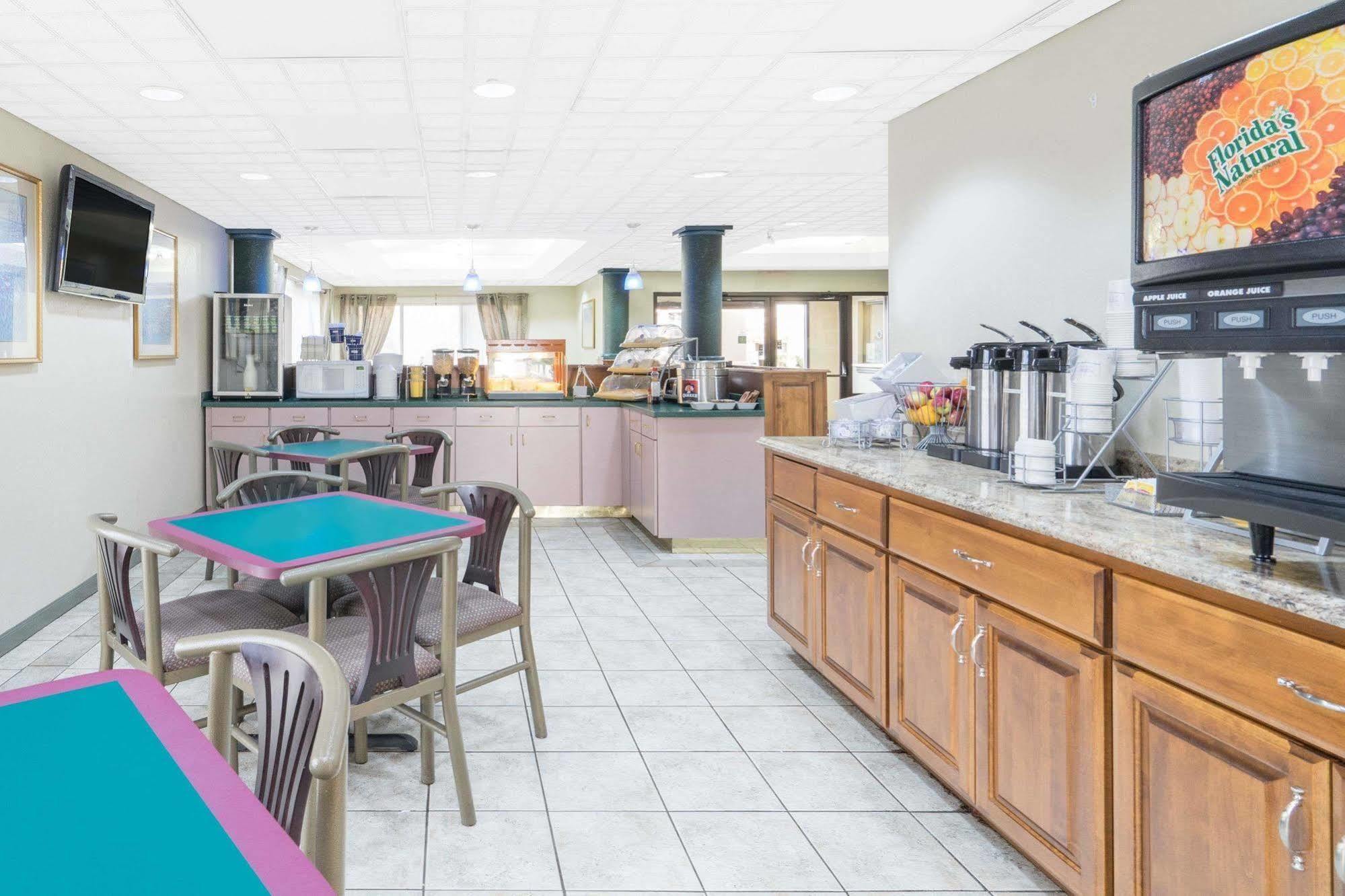 Days Inn By Wyndham Oak Grove/Ft. Campbell Εξωτερικό φωτογραφία