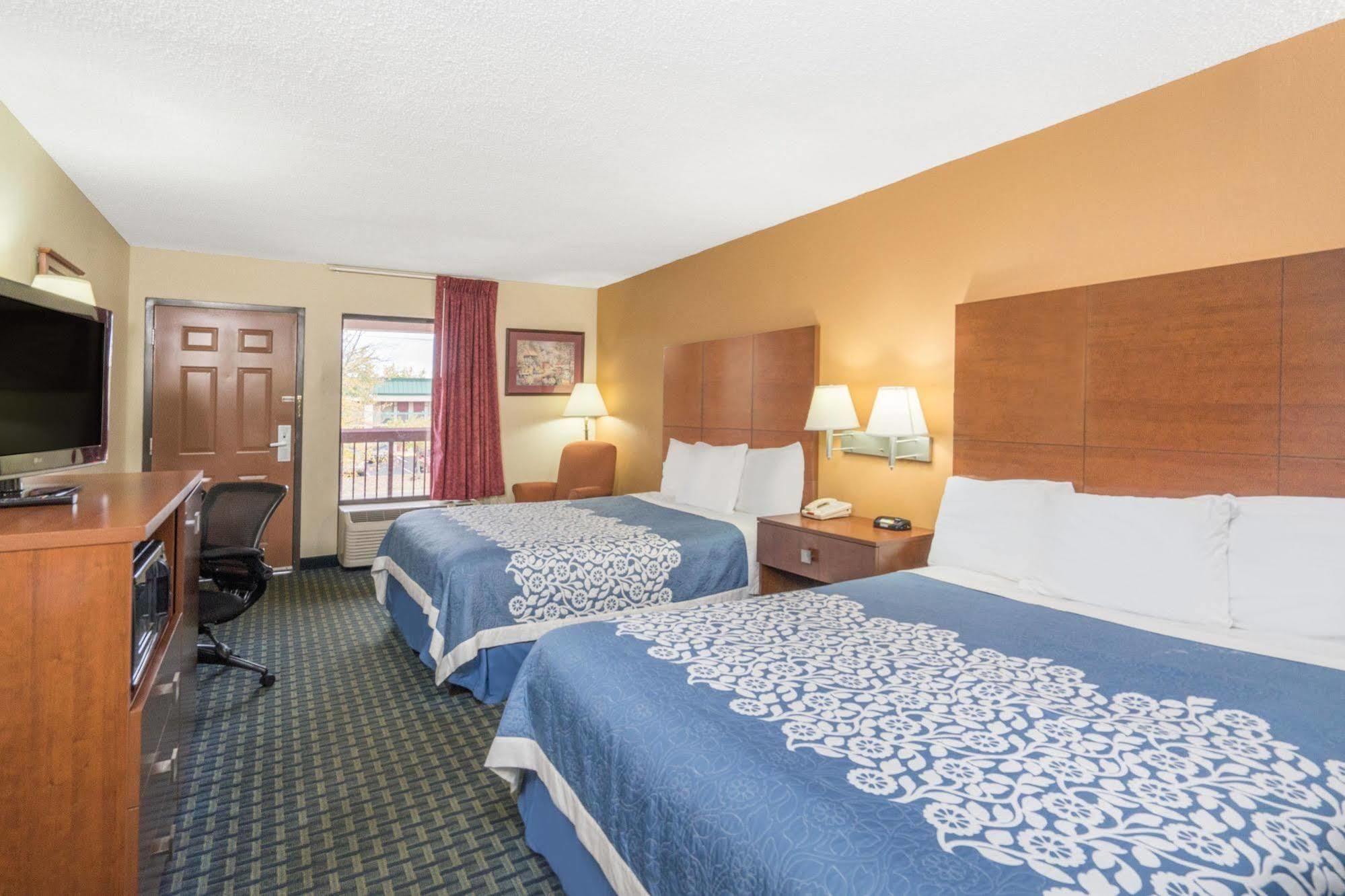 Days Inn By Wyndham Oak Grove/Ft. Campbell Εξωτερικό φωτογραφία
