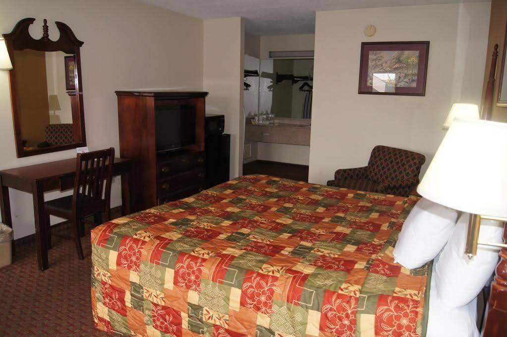 Days Inn By Wyndham Oak Grove/Ft. Campbell Εξωτερικό φωτογραφία