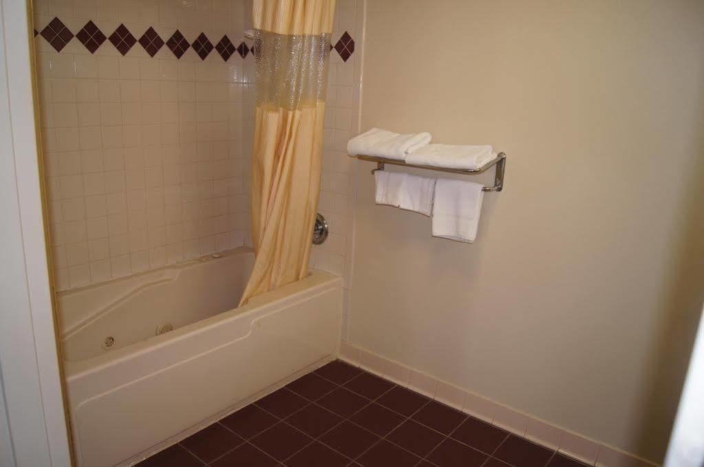 Days Inn By Wyndham Oak Grove/Ft. Campbell Εξωτερικό φωτογραφία