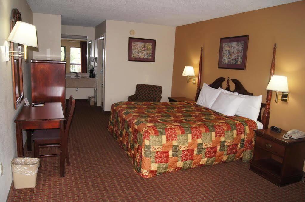 Days Inn By Wyndham Oak Grove/Ft. Campbell Εξωτερικό φωτογραφία