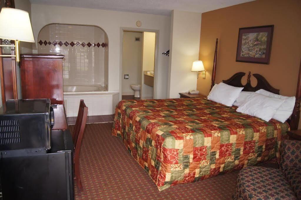 Days Inn By Wyndham Oak Grove/Ft. Campbell Εξωτερικό φωτογραφία